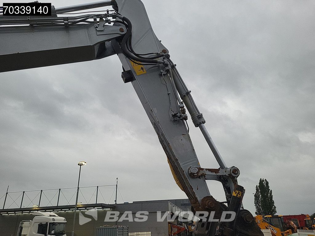 Komatsu PC240 LC-11