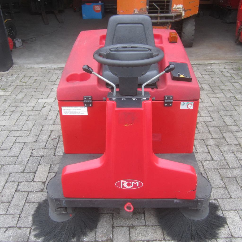 RCM Atom- E-plus, veegbr. 1.30 mtr. zit-zuig-veegmachine.