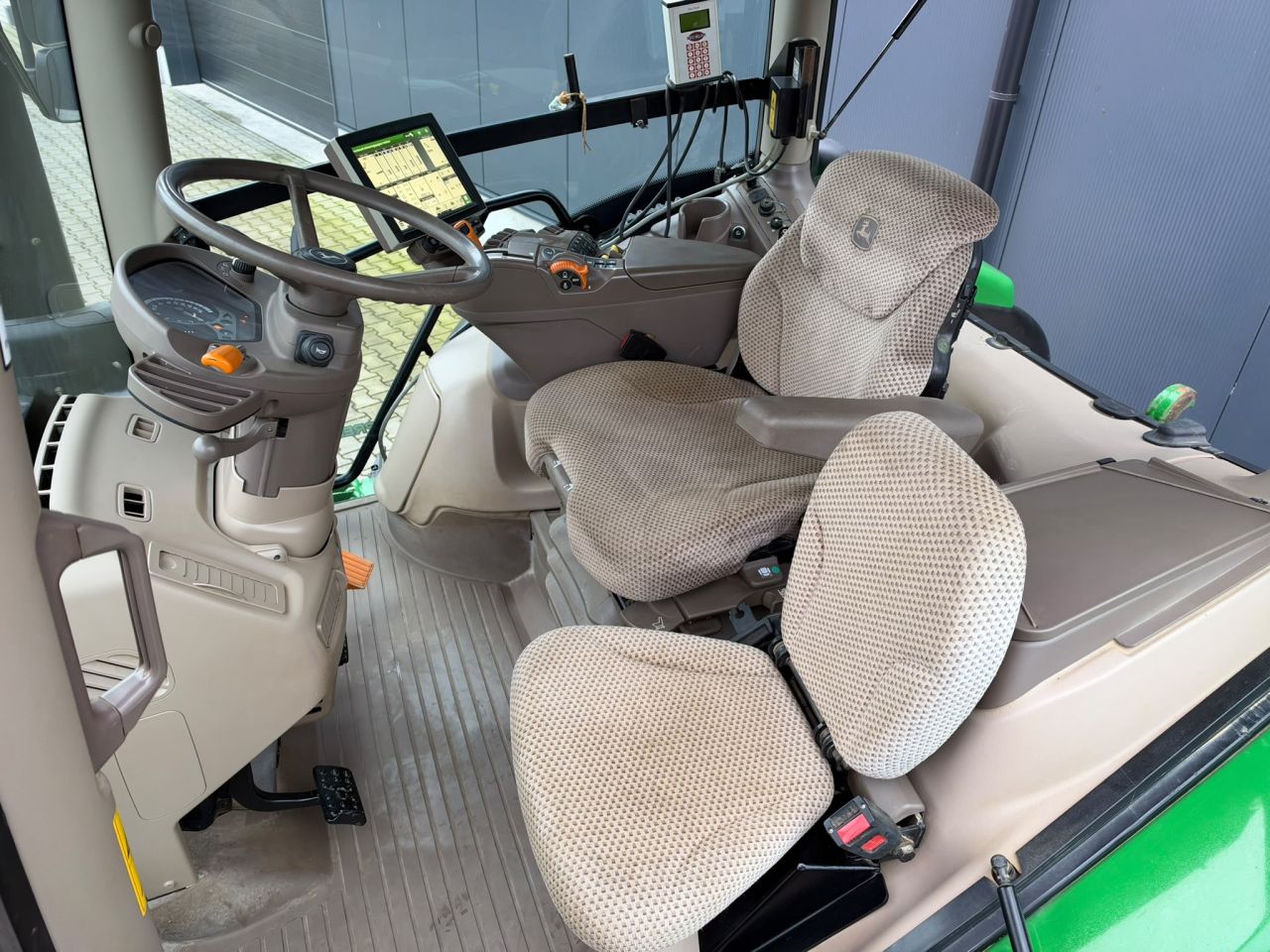 John Deere 6155R AP