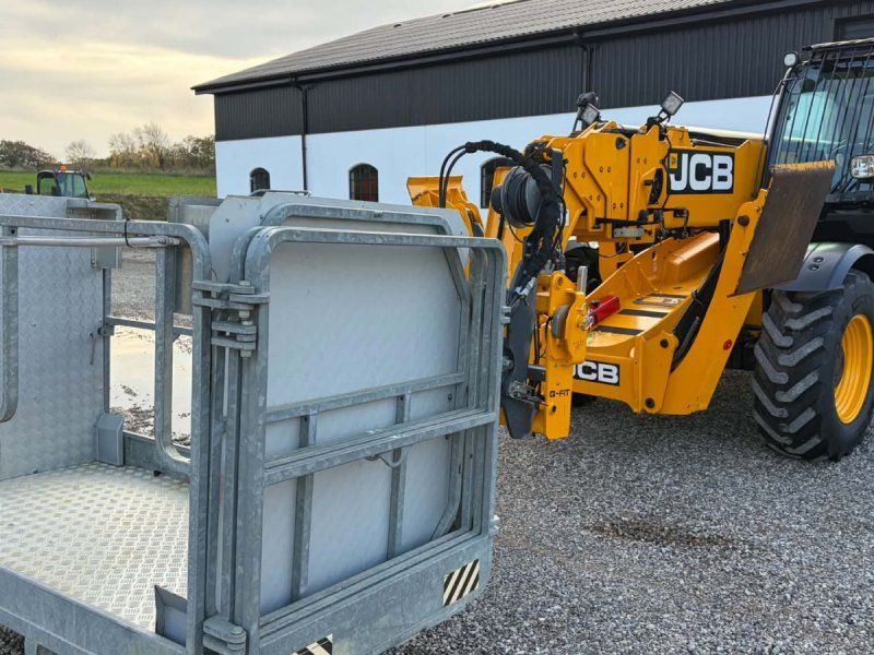 JCB 540-180 Hi-Viz