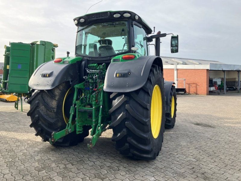 John Deere 6175R