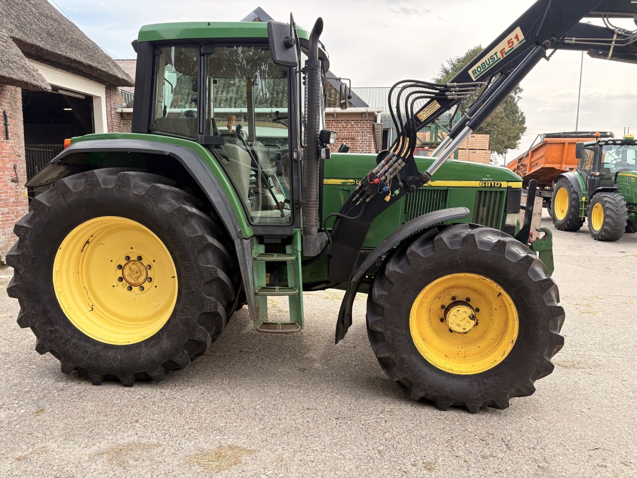 John deere 6810