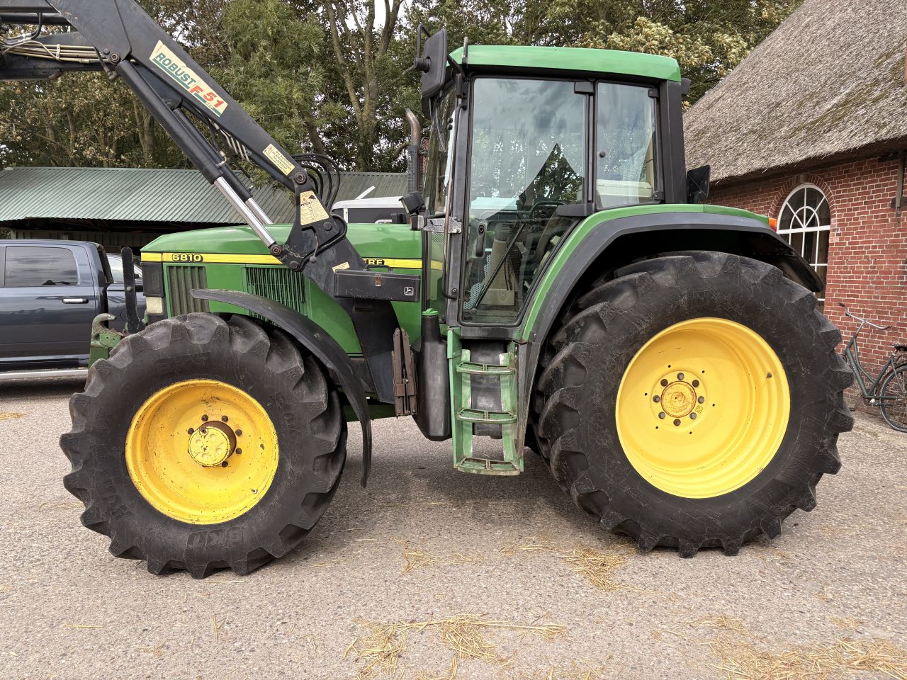 John deere 6810