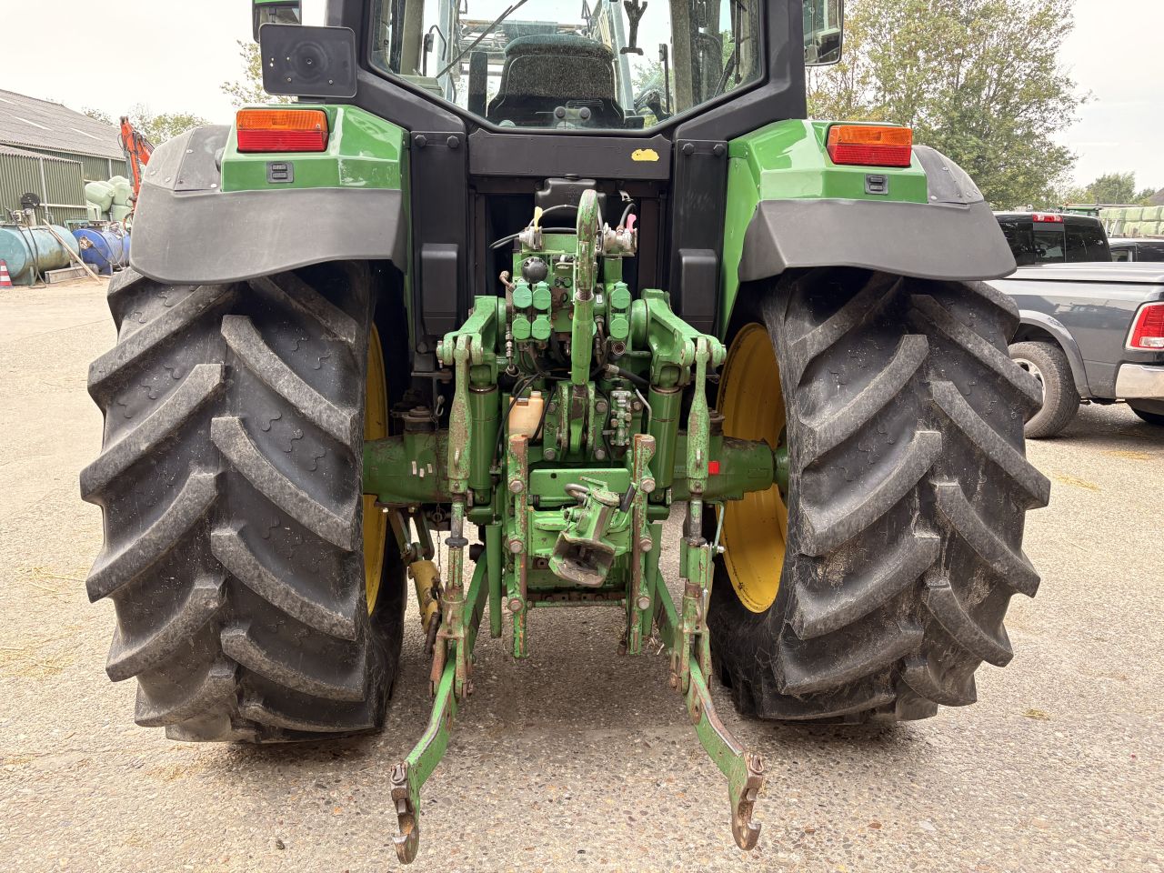 John deere 6810