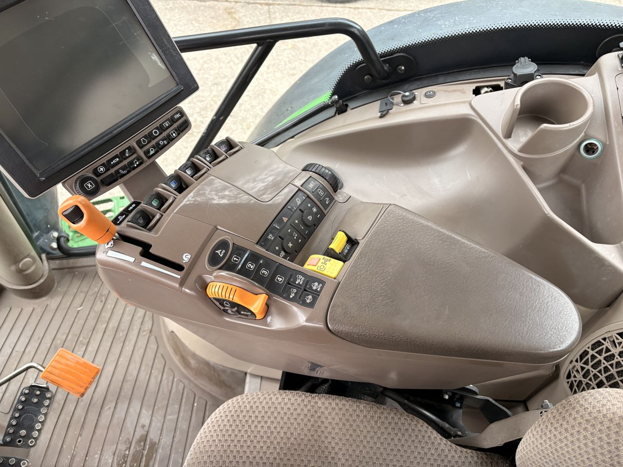 John deere 6215R