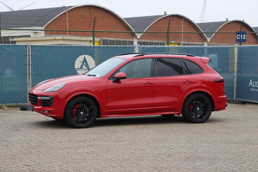 Pkw Porsche Cayenne GTS Benzin 440 PS 2016 (Margin)