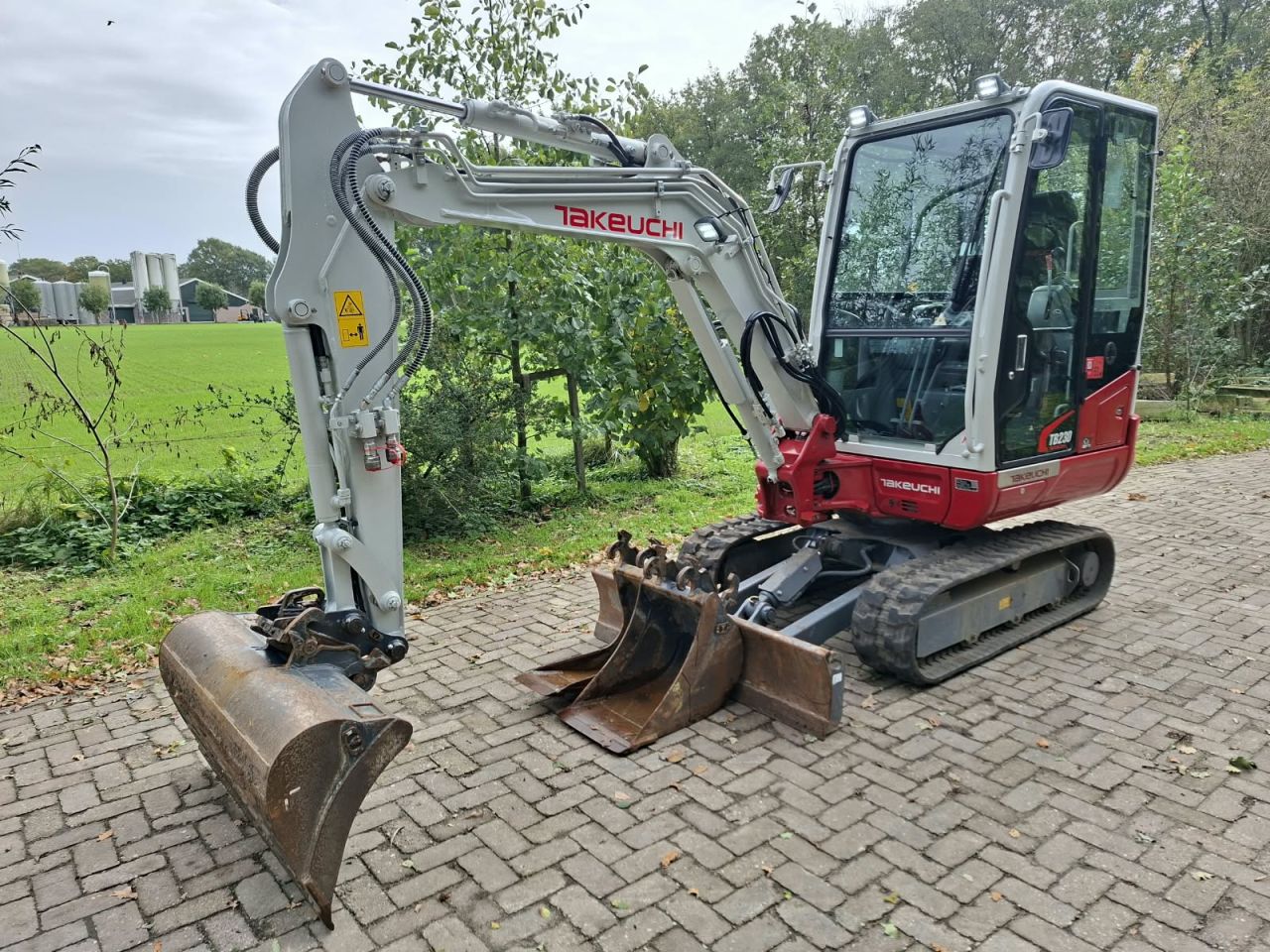 Takeuchi TB230 | bj 2024 | 968 uur | 3 bakken
