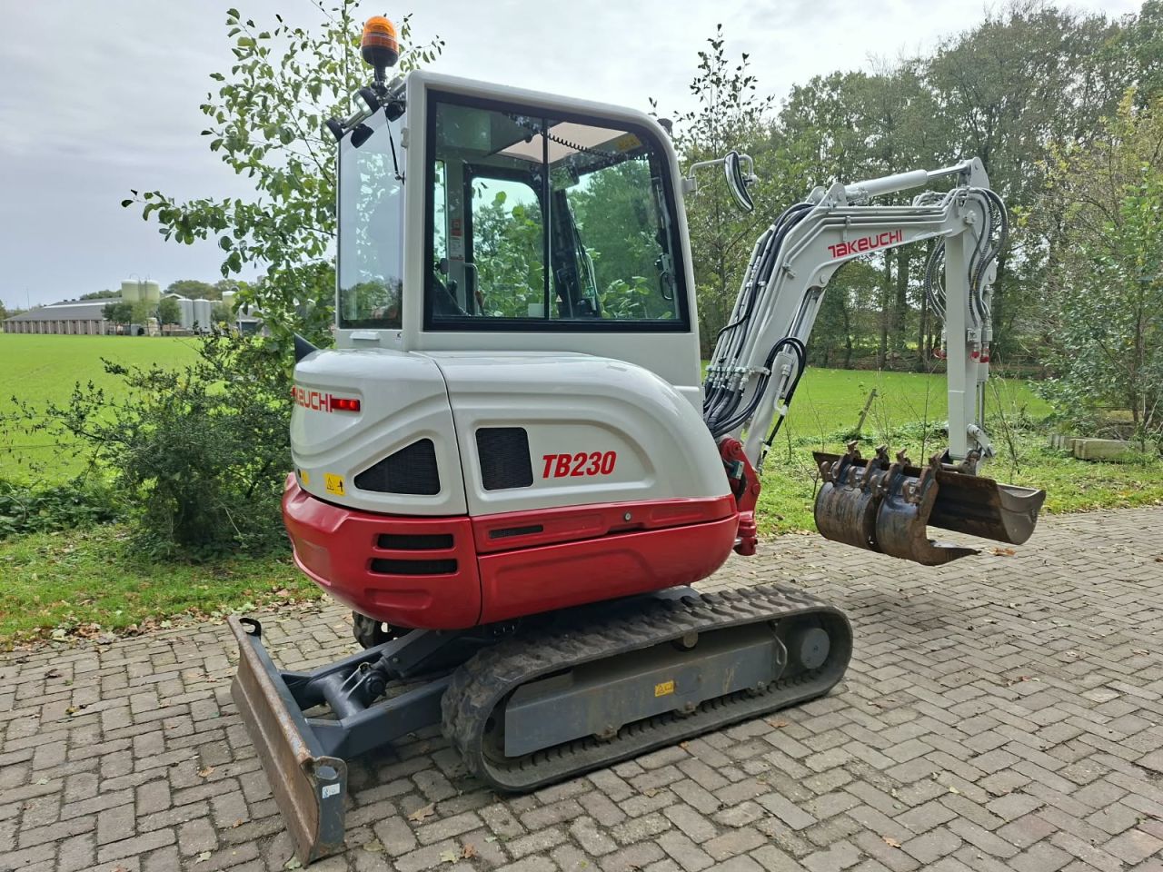 Takeuchi TB230 | bj 2024 | 968 uur | 3 bakken