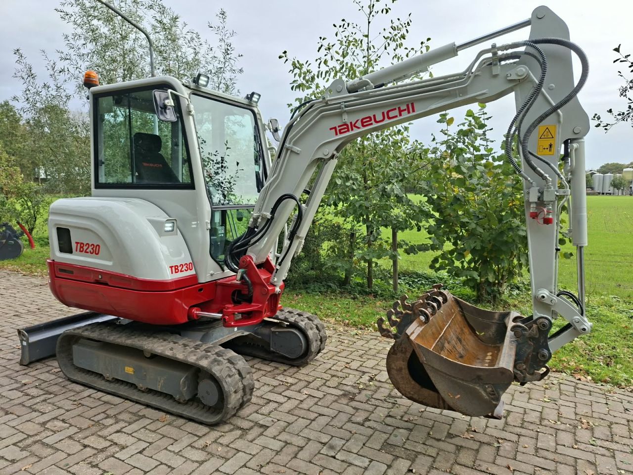 Takeuchi TB230 | bj 2024 | 968 uur | 3 bakken