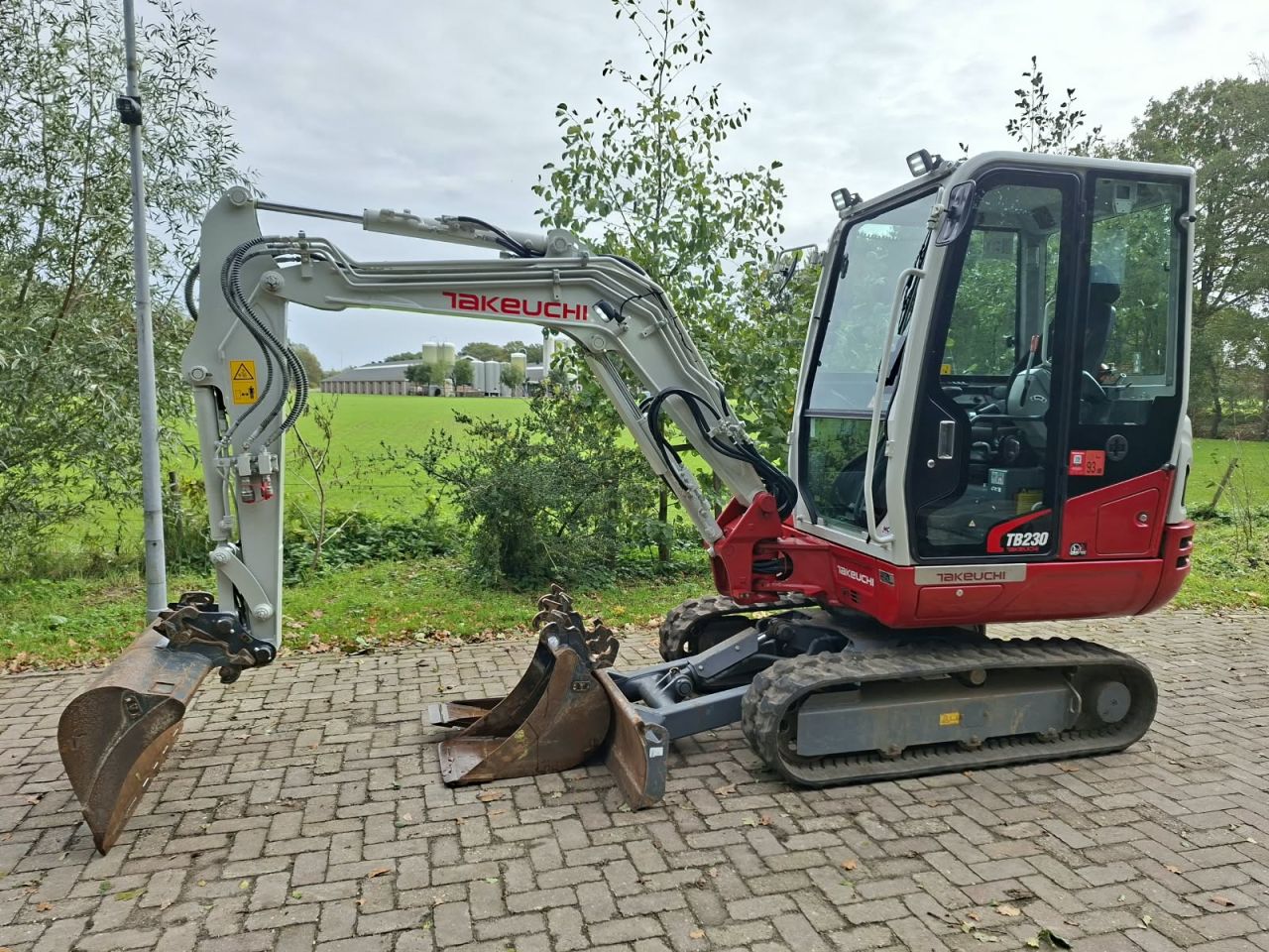 Takeuchi TB230 | bj 2024 | 968 uur | 3 bakken