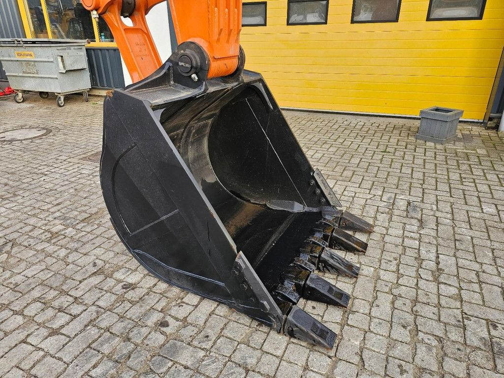 Hitachi EX215LC-5G WE1818