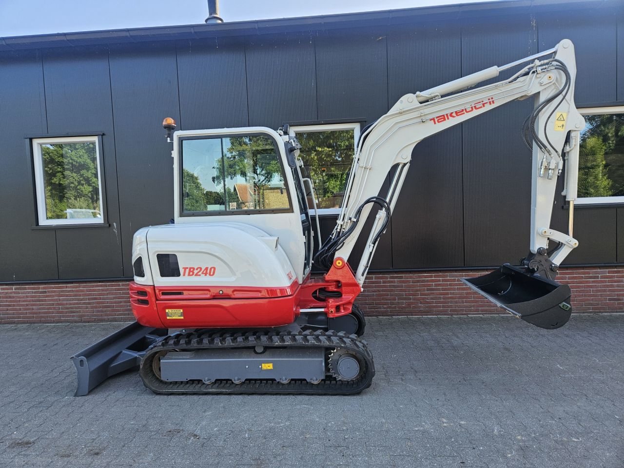 Takeuchi TB240 Stage V - 2500 uur- 2020