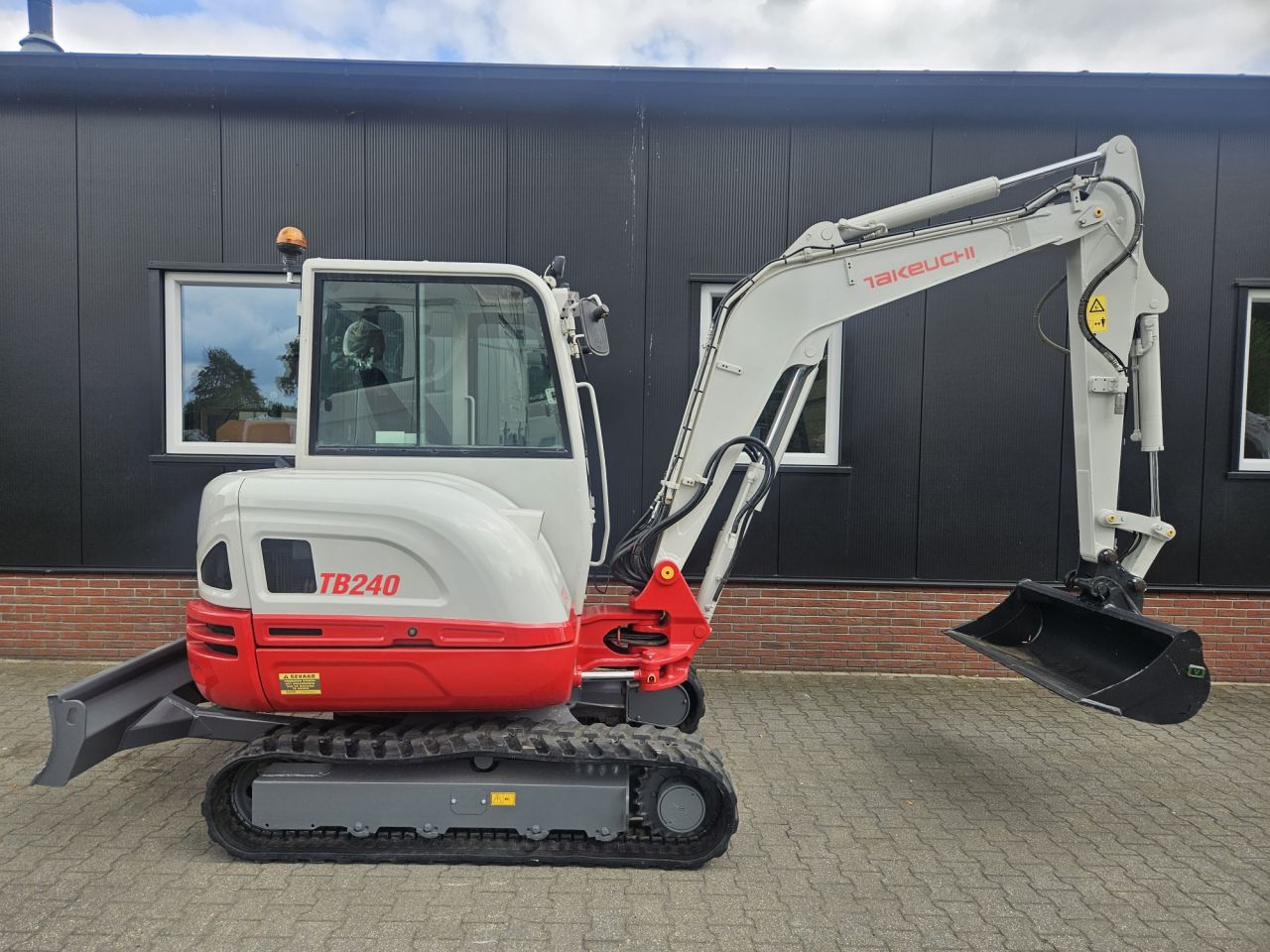 Takeuchi TB240 Stage V - 1800 uur - 2020