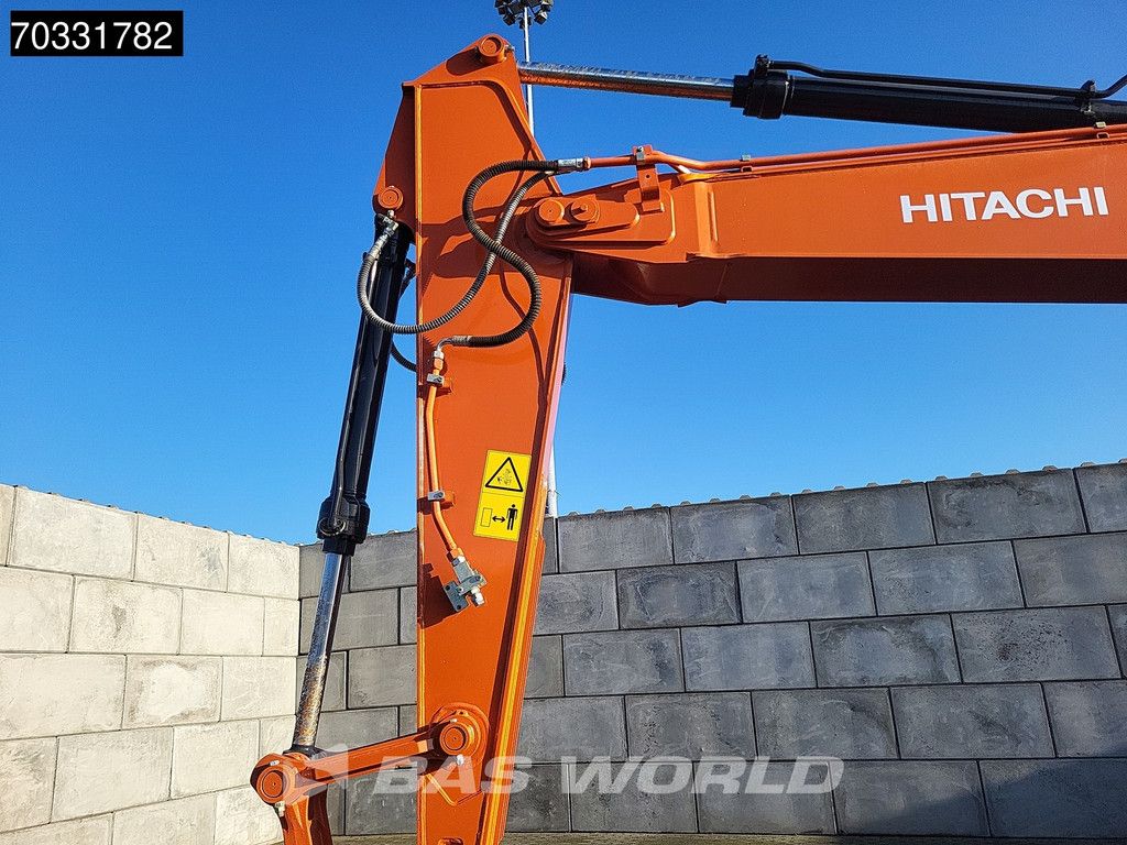 Hitachi ZX220 LC-5G