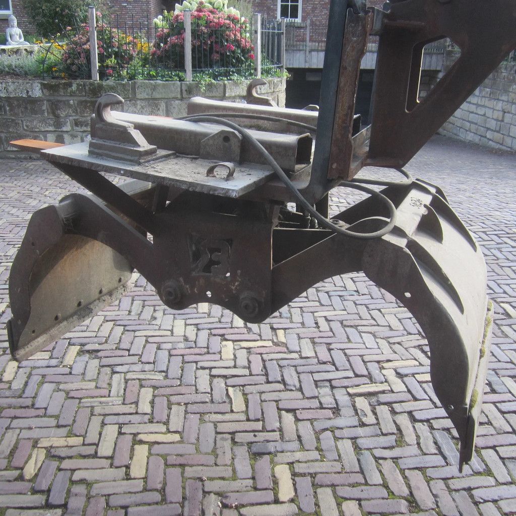 Bakker Sloop-sorteergrijper, Bakker knijpbak