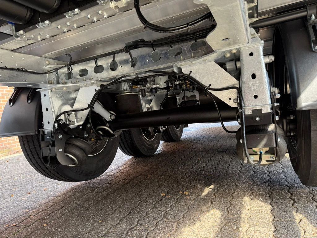 Kraker K-Force 92m3 NIEUW Zwart Liftas 10MM Vloer Aluminium velgen