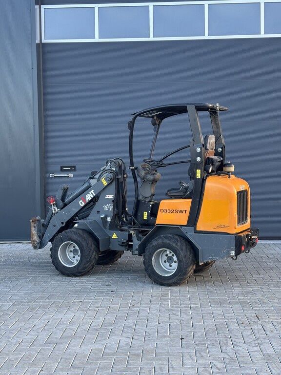 Giant D332SWT