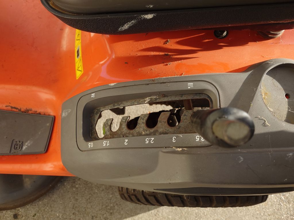 Husqvarna Zitmaaier LTH 151