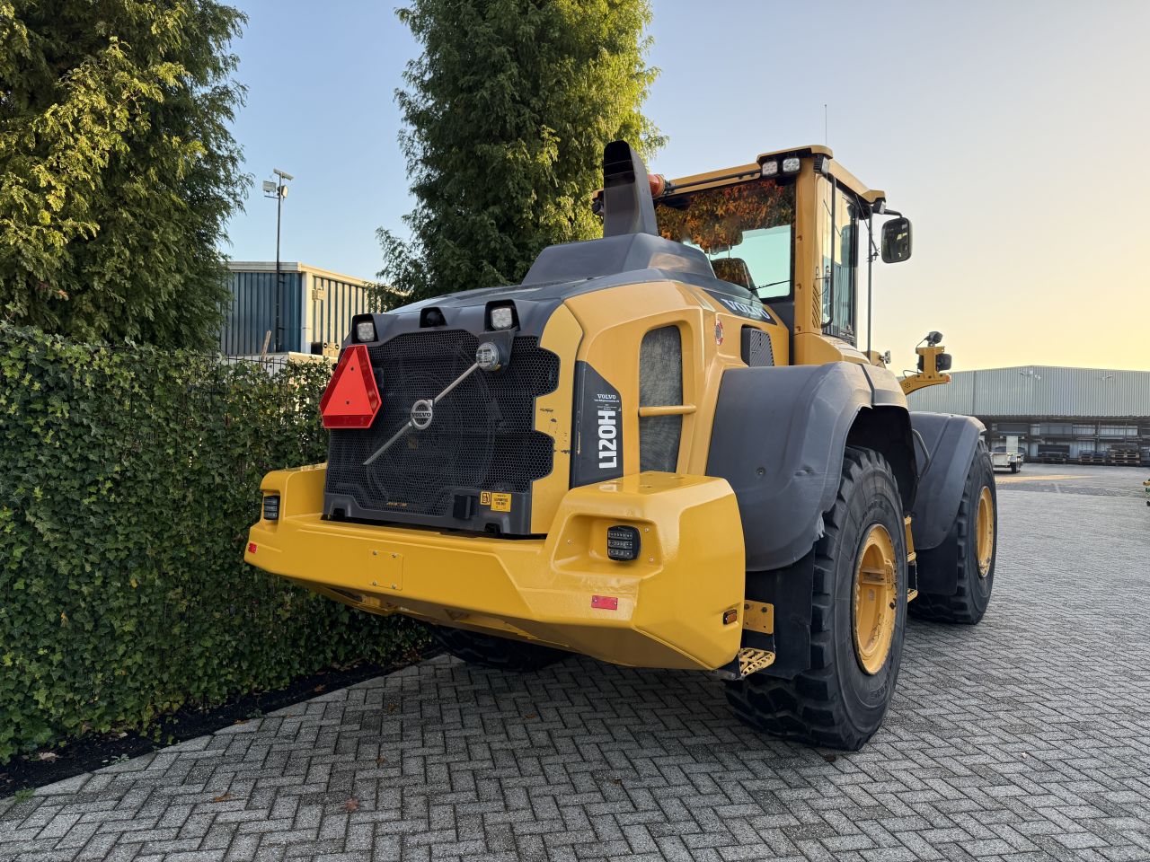 VOLVO L120H ( BJR 2016 ) 9990 UREN