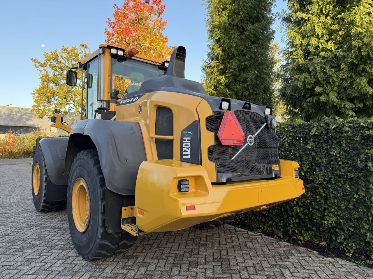 VOLVO L120H ( BJR 2016 ) 9990 UREN