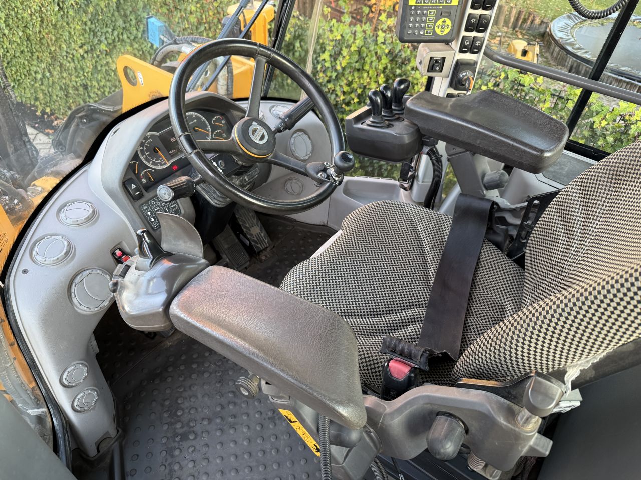 VOLVO L120H ( BJR 2016 ) 9990 UREN