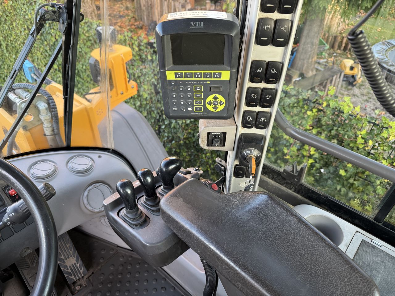 VOLVO L120H ( BJR 2016 ) 9990 UREN