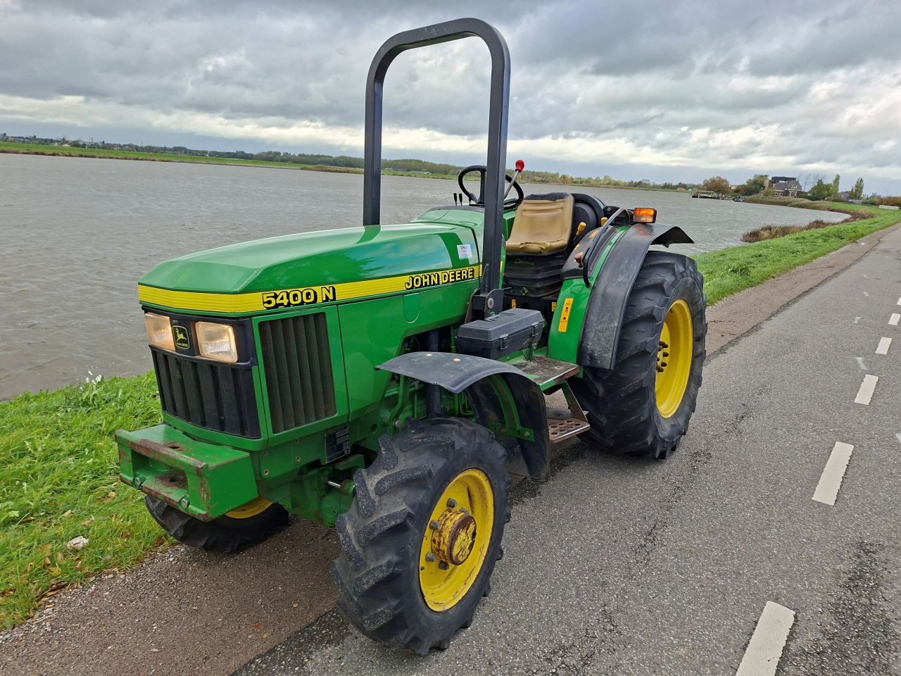 John Deere 5500 N smalspoor