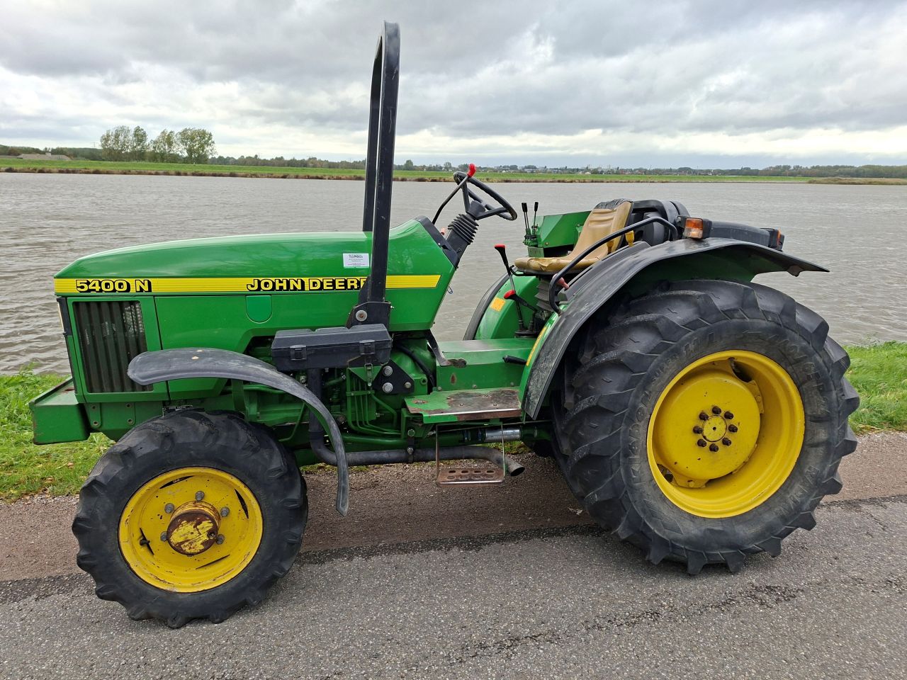 John Deere 5500 N smalspoor
