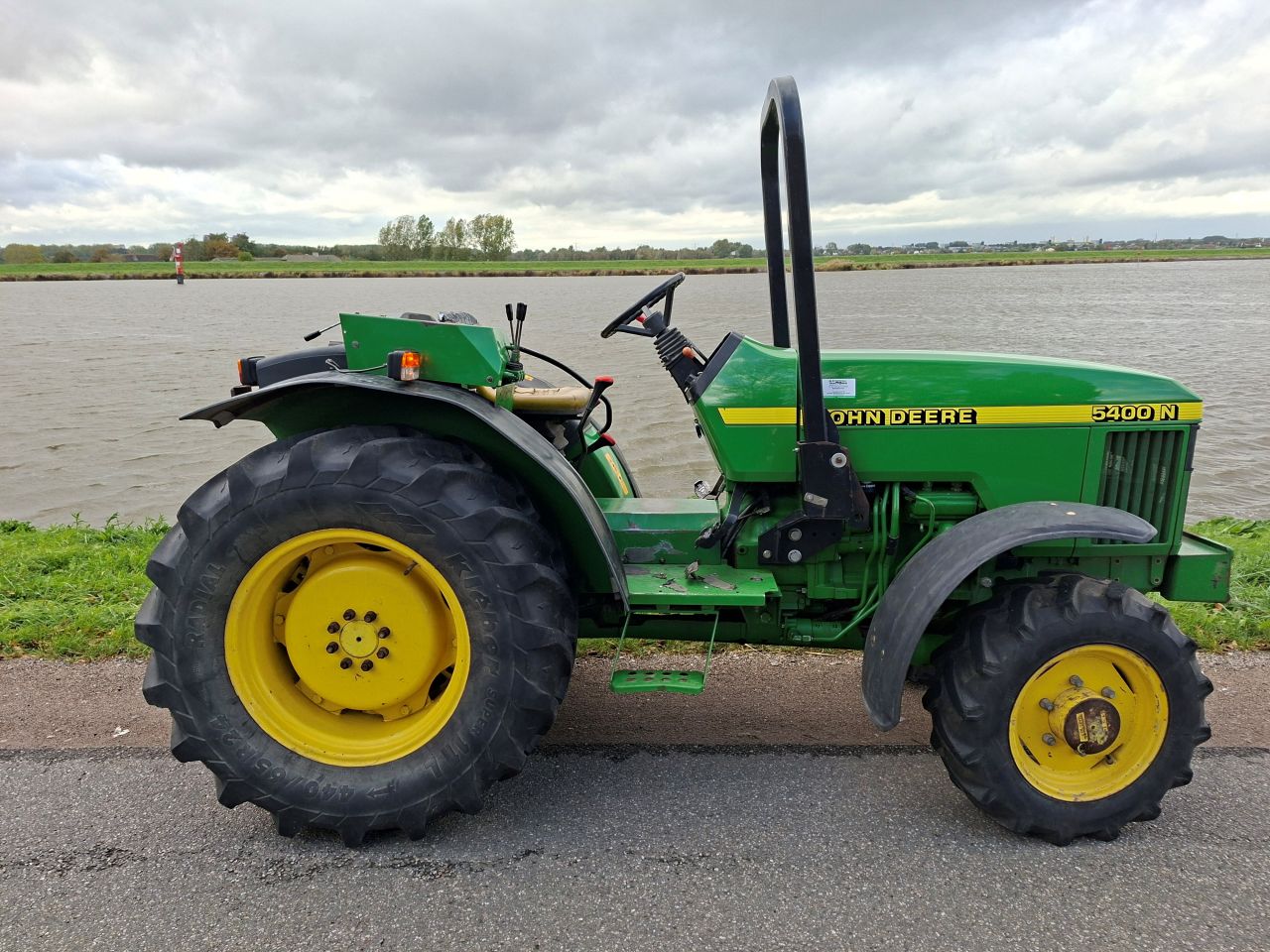 John Deere 5500 N smalspoor
