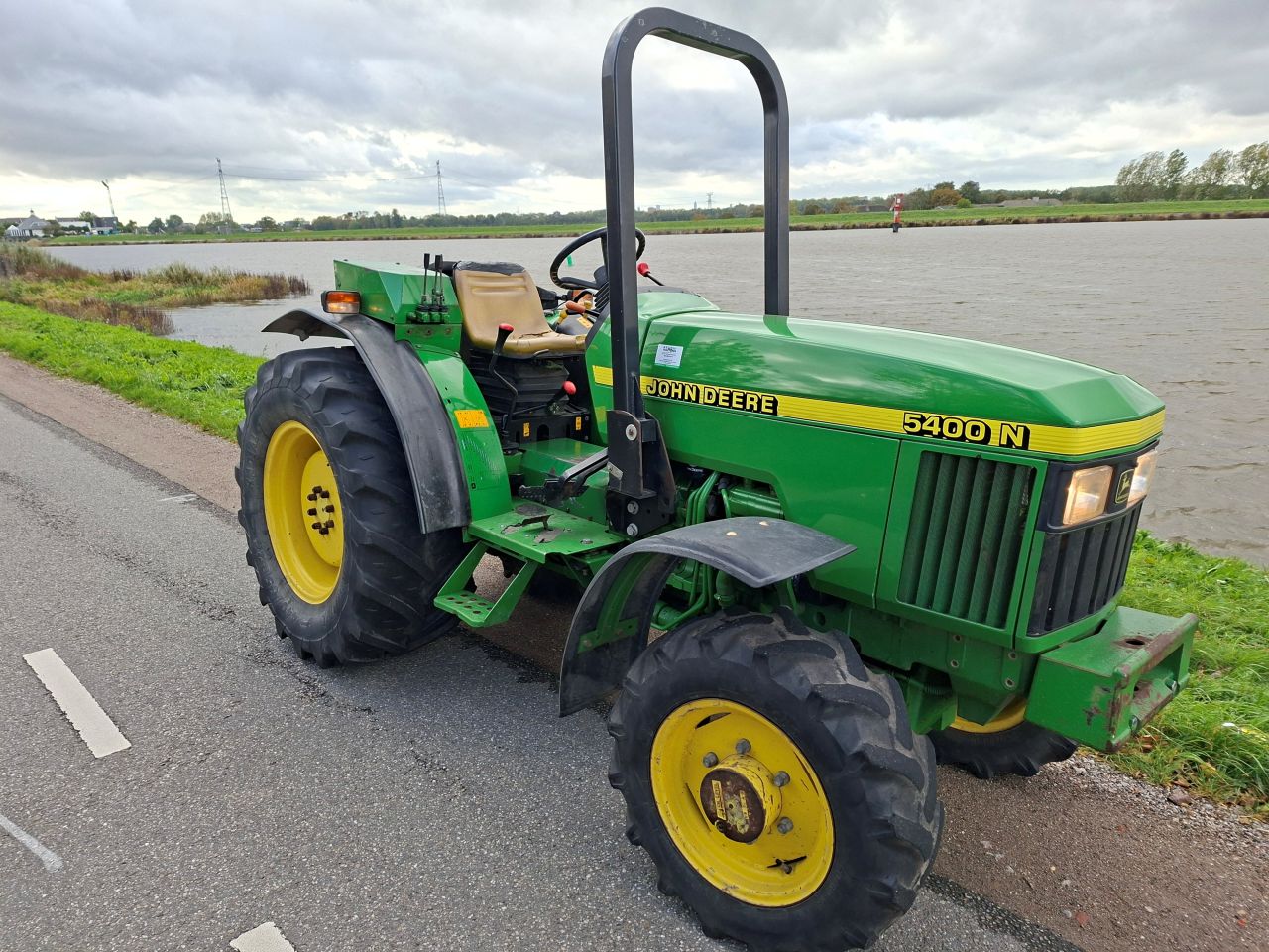 John Deere 5500 N smalspoor