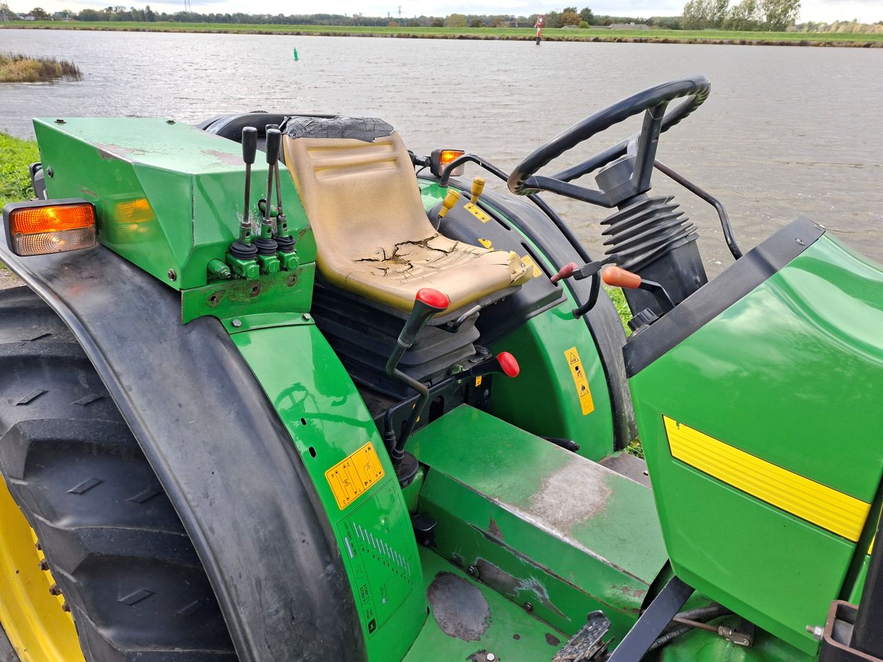 John Deere 5500 N smalspoor
