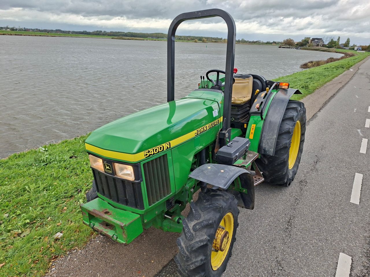 John Deere 5500 N smalspoor