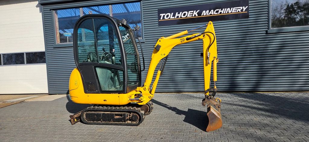 JCB 8018