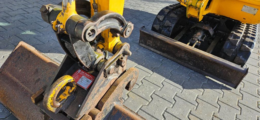 JCB 8018