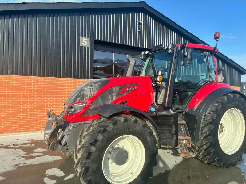 Valtra T214V