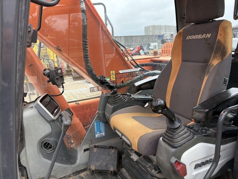 Doosan DX225LC-3