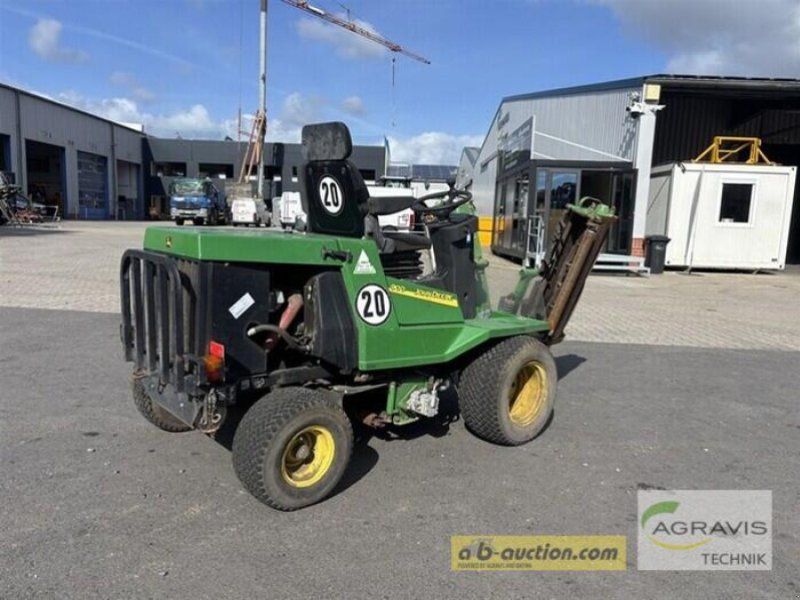 John Deere 900