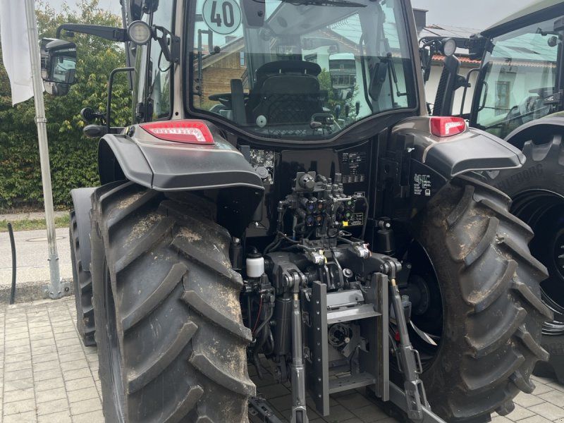 Valtra A105
