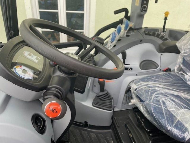 New Holland T5.90
