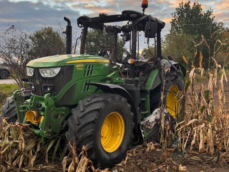 John Deere 6130R BRANDSCHADEN zur Teileverwertung