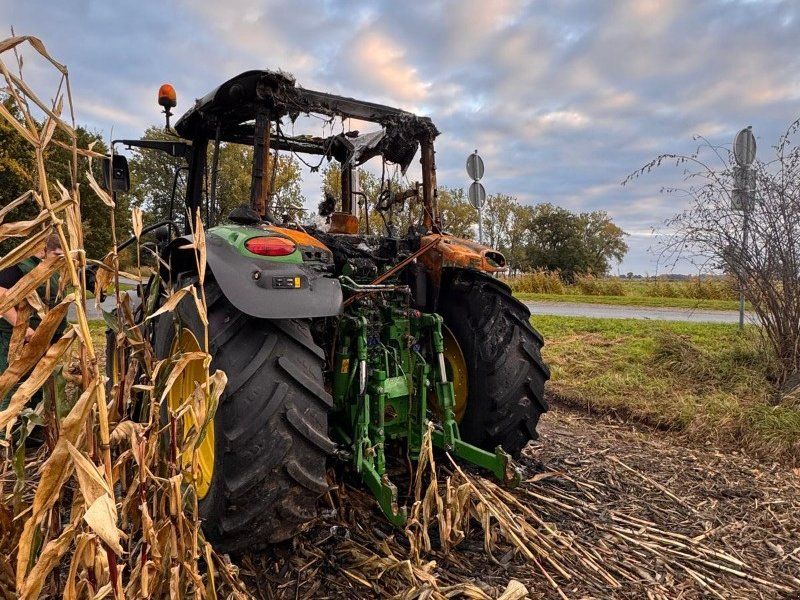 John Deere 6130R BRANDSCHADEN zur Teileverwertung