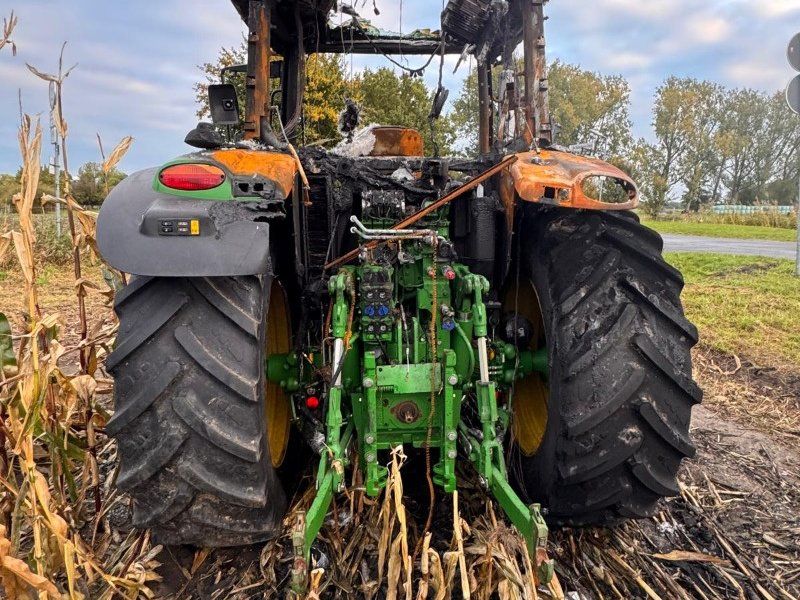 John Deere 6130R BRANDSCHADEN zur Teileverwertung