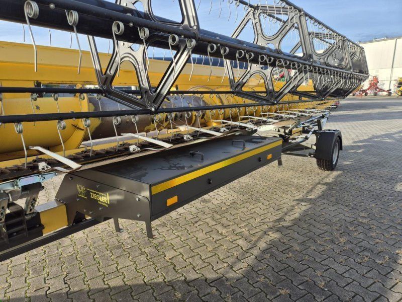 New Holland Varifeed HD  9,10 m mit Ziegler-Schneidwerkswagen