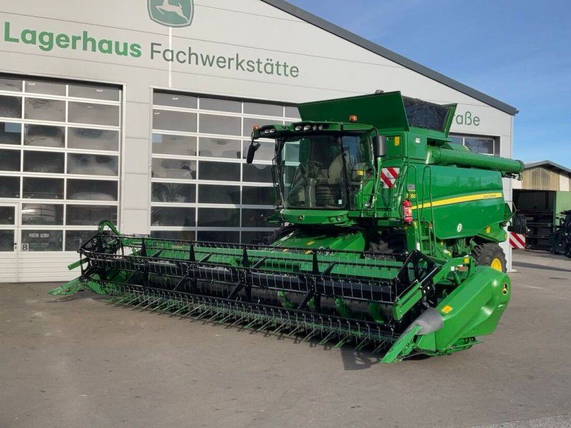 John Deere T560