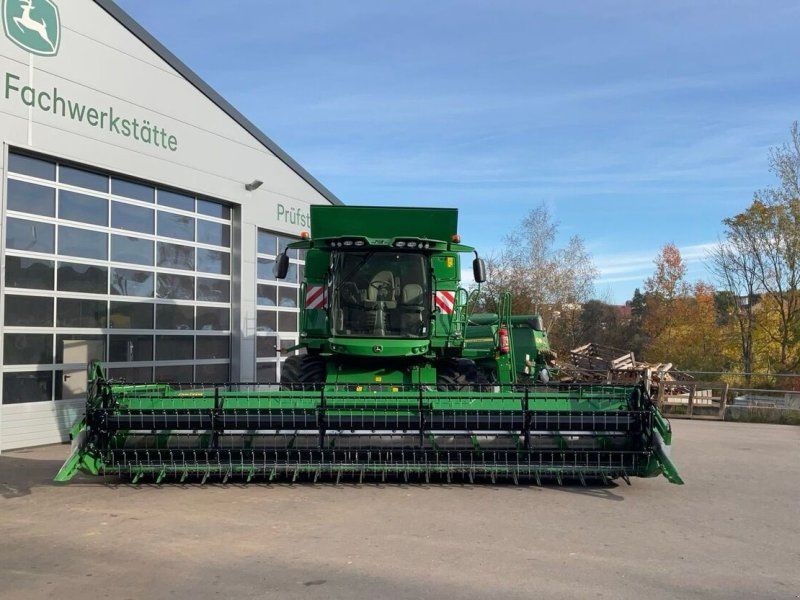 John Deere T560