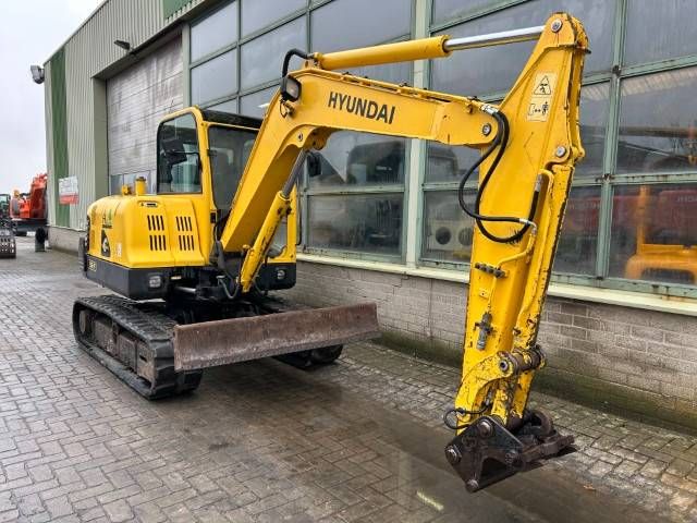 Hyundai Robex 55-7