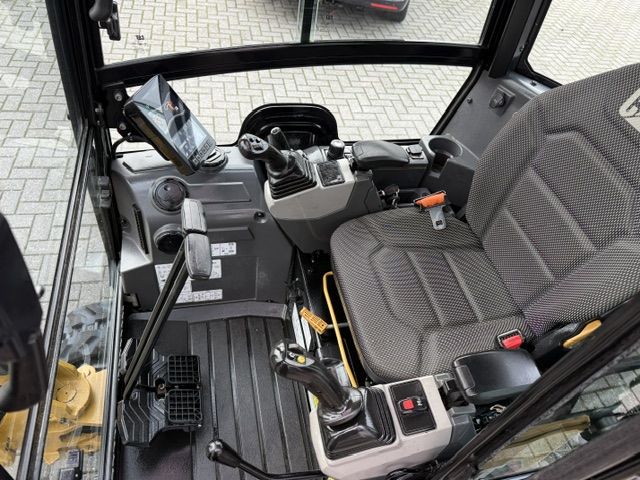 CAT 302 Next Gen Bj23 2000u 2.2T Minigraver Minikraan ZGST