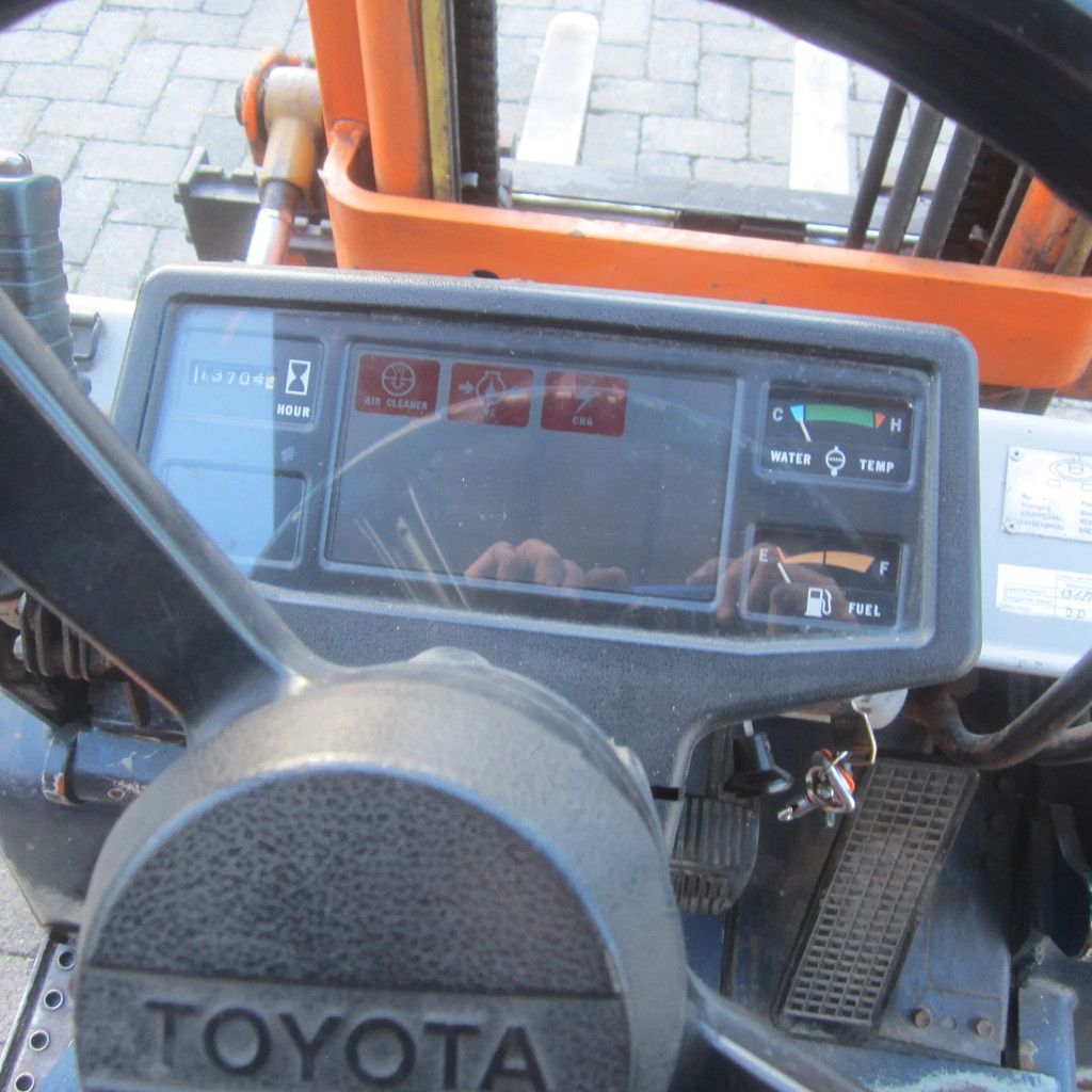 Toyota 42-5FGF-15, LPG, duplomast, side shift.