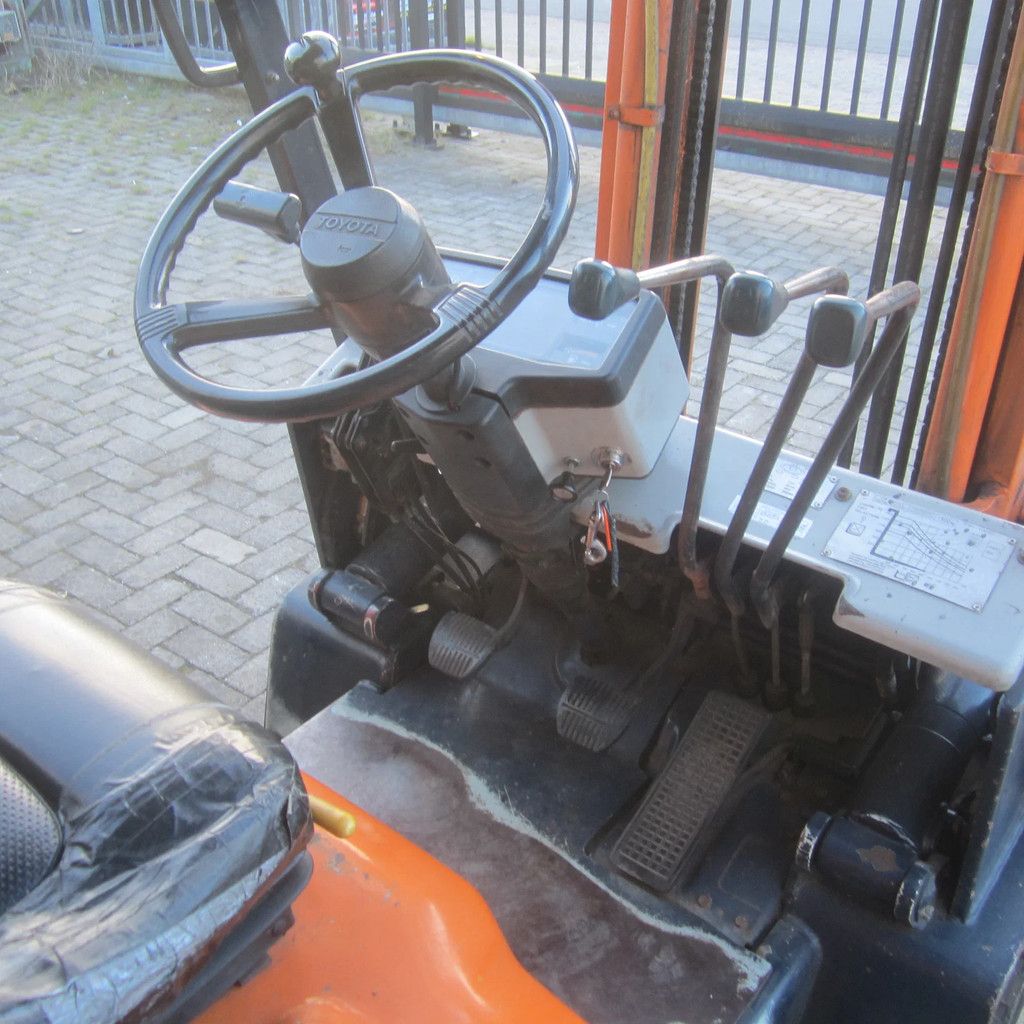 Toyota 42-5FGF-15, LPG, duplomast, side shift.