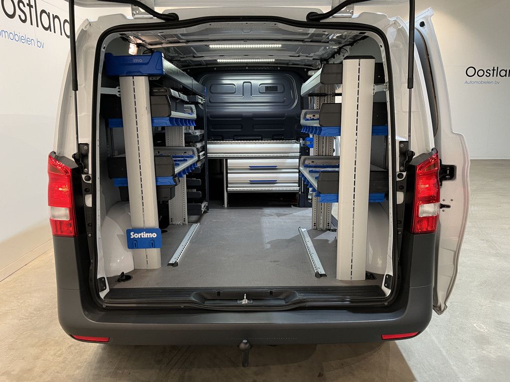 Mercedes-Benz Vito 114 CDI L1 Pro RWD Automaat Servicebus / Sortimo Inrichting / Euro 6 / Schuifdeur L + R / 220V. / Airco / Cruise Control / Camera / CarPlay / Trekhaak / Klep / 3-Zits